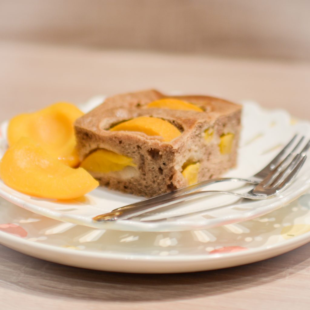 Пирог с персиками, как приготовить, чтобы пропёкся и понравился всем — читать на manikyrsha.ru