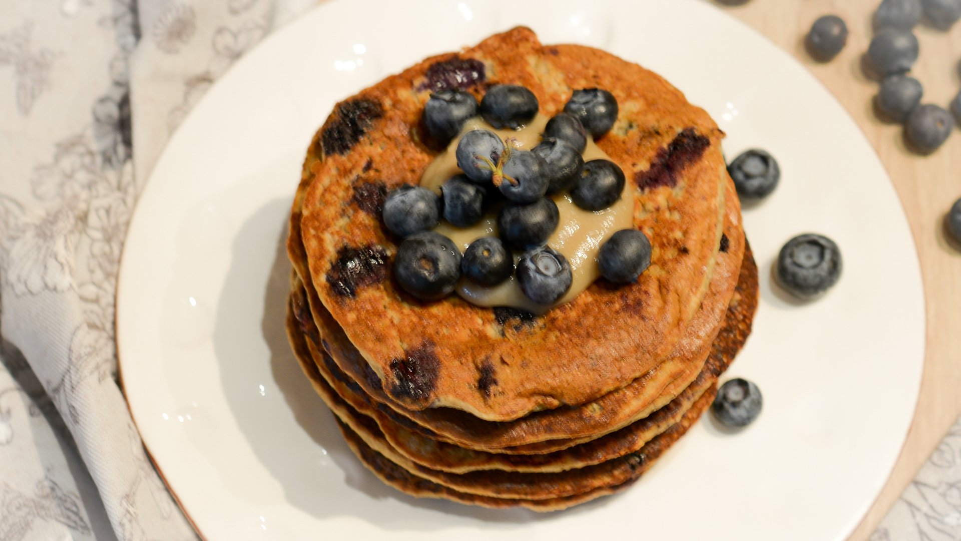 Овсяные блины с ягодами без глютена, лактозы, сахара и яиц (Vegan)